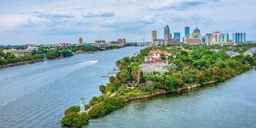 Panoramic photo of Tampa, overlooking the island and the coast